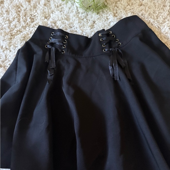 Chic gothic vintage Black Lace-Up high waisted Mini Skirt - Picture 5 of 7